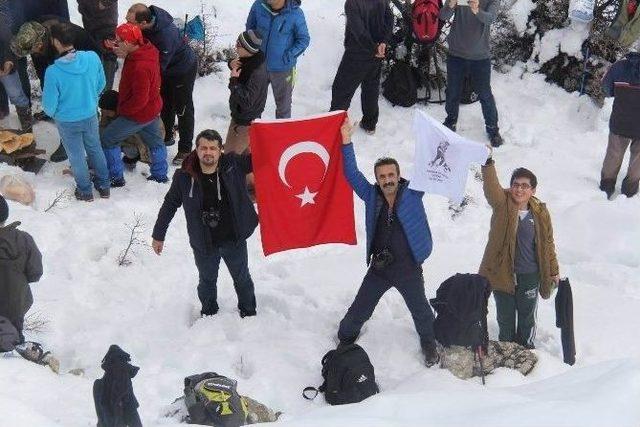 Beyşehir’de Doğaseverlerden Kar Yürüyüşü Etkinliği