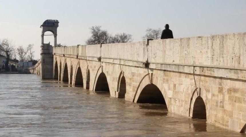 Ağa&ccedil;lar, Tarihi K&ouml;pr&uuml;lere Zarar Veriyor