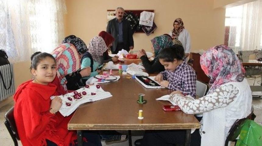 Hask&ouml;y&rsquo;de El Sanatları Kursuna Yoğun İlgi