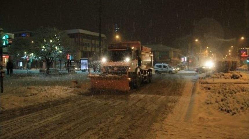 Erzincan Belediyesinden Kar Temizleme Seferberliği