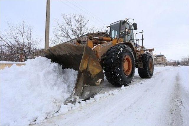 Erzincan Belediyesinden Kar Temizleme Seferberliği