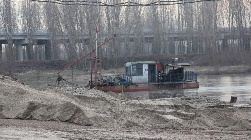 Edirne&rsquo;den İstanbul&rsquo;a G&uuml;nde Bin Ton Kum