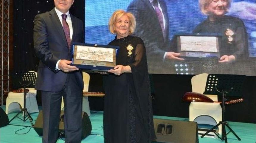 Ay&ccedil;ov&rsquo;dan Vali Altıparmak&rsquo;a Ş&uuml;kran Plaketi