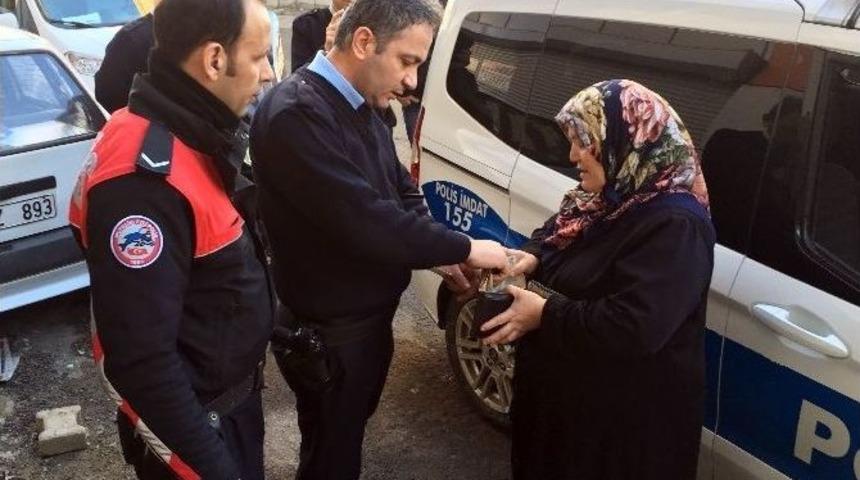 Bulduğu Para Dolu Cüzdanı Polise Teslim Etti