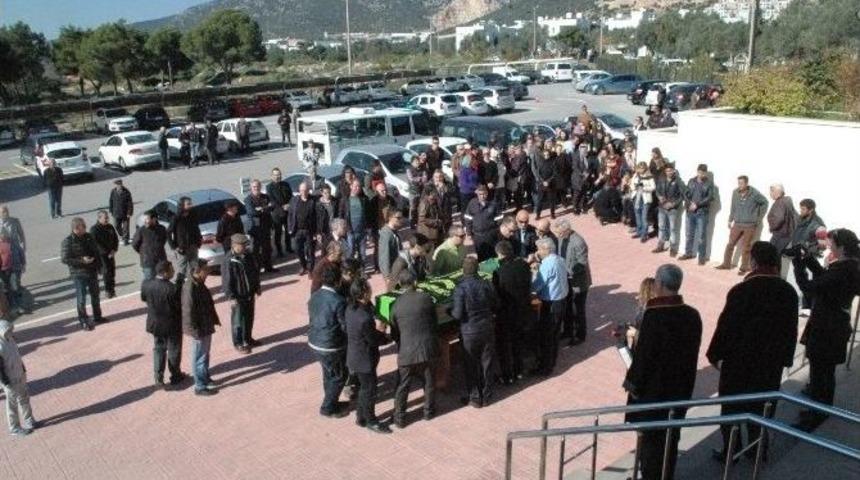 Yangında &Ouml;len Avukat İ&ccedil;in Adliyede T&ouml;ren D&uuml;zenlendi