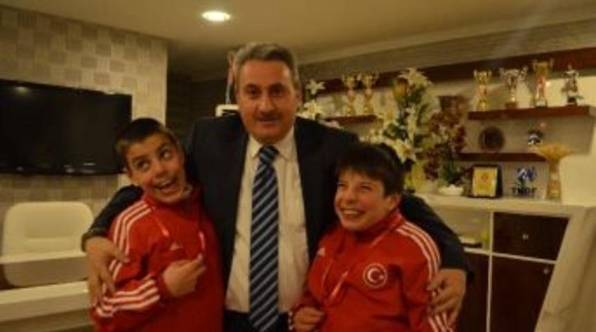 &Ouml;zel Şampiyonlara &Ouml;zel Sevgi