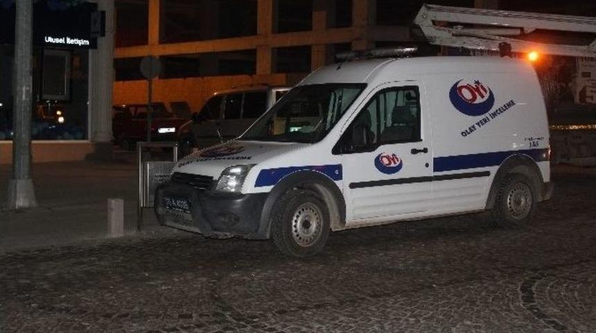 Ablasının Erkek Arkadaşını Bı&ccedil;akla Ağır Yaraladı