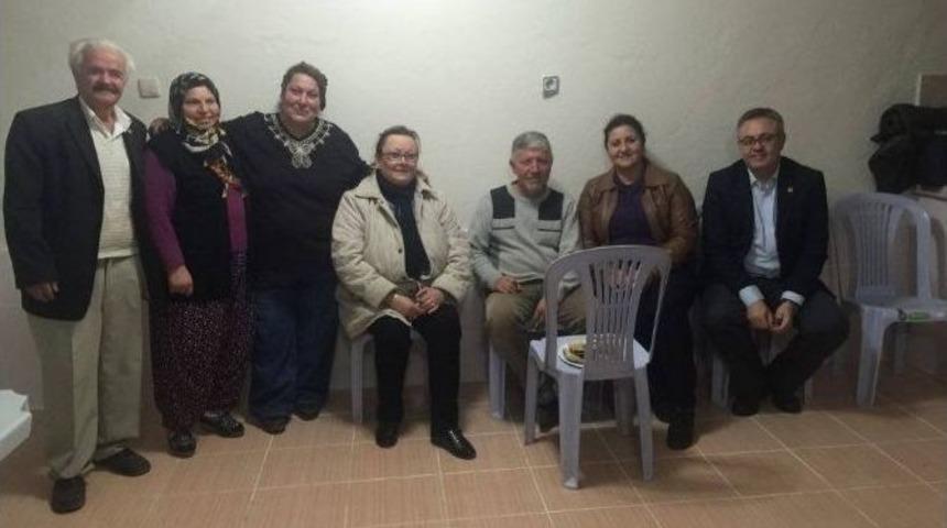 Chp Uşak İl Başkanı Karaoba, 32 Yıllık Muhtarın Tecr&uuml;belerini Dinledi