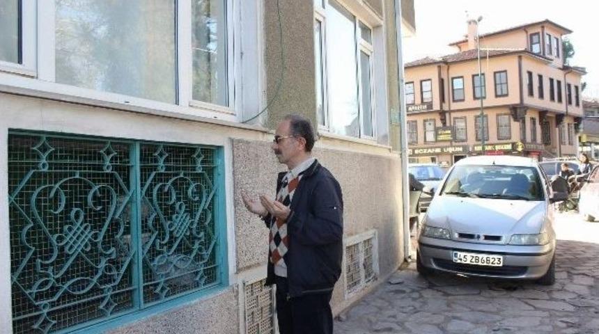 (&ouml;zel Haber) 5 Katlı Apartmanın Altındaki Yatır G&ouml;renleri Şaşkına &Ccedil;eviriyor