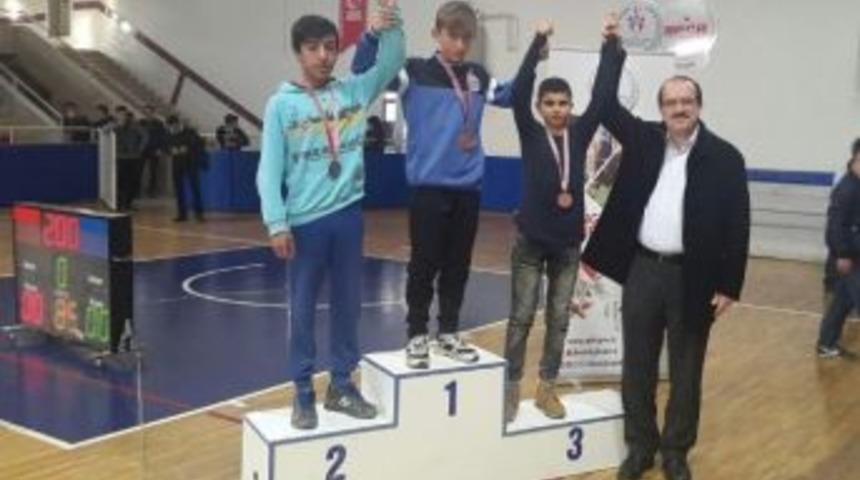 B&uuml;y&uuml;kşehirli 10 G&uuml;reşci Gruplara Kaldı