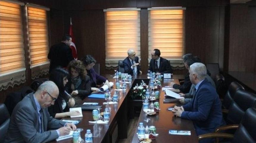 Kamu Başdeneti&ccedil;isi &Ouml;meroğlu, &Ouml;nc&uuml;pınar Konteyner Kentini Ziyaret Etti