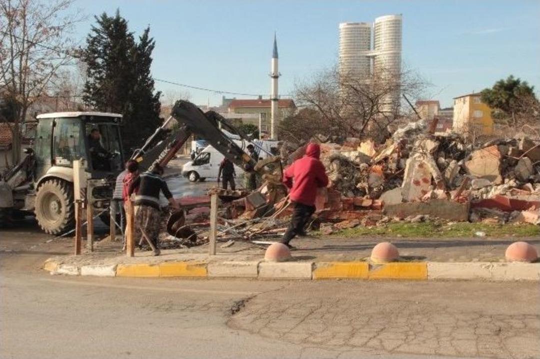Ataşehir&rsquo;de Yıkım