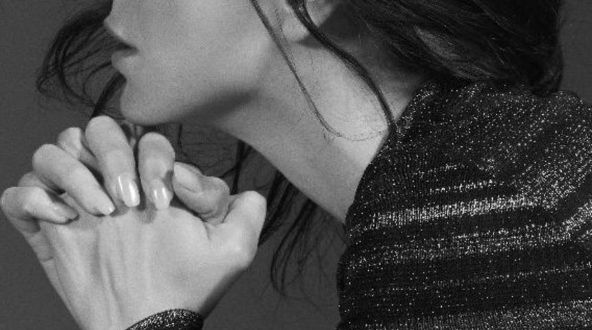 Simge Sağın&rsquo;dan Miş Miş&rsquo;ten Sonra &rsquo;yankı&rsquo; S&uuml;rprizi