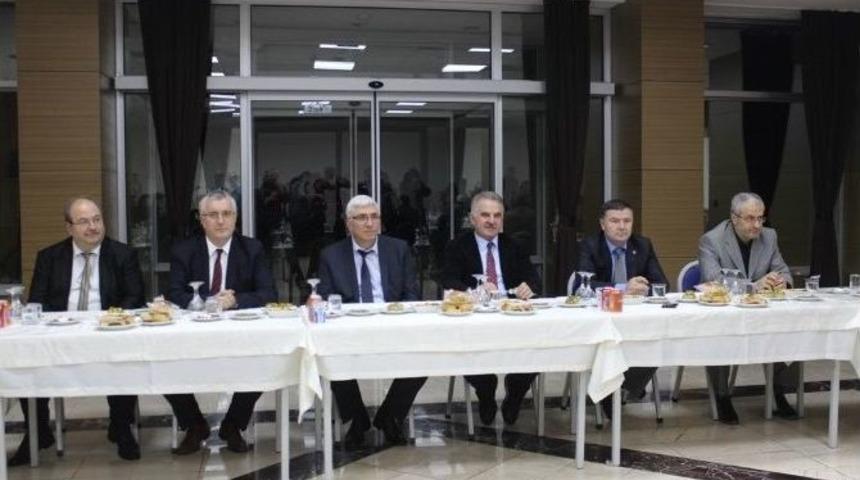 Sa&uuml; Rekt&ouml;r&uuml; Muzaffer Elmas: