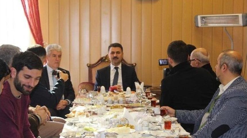 Milli Eğitim M&uuml;d&uuml;r&uuml; Basın Mensuplarıyla Kahvaltıda Buluştu