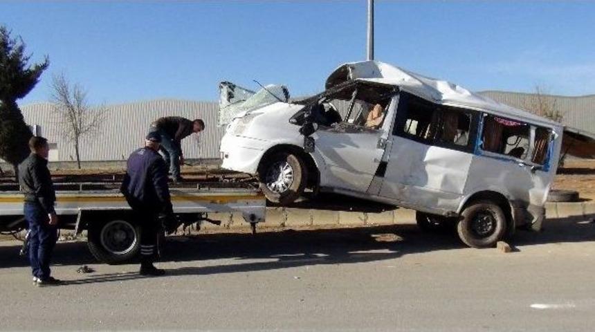 Gaziantep&rsquo;te İşci Servisi Takla Attı: 12 Yaralı