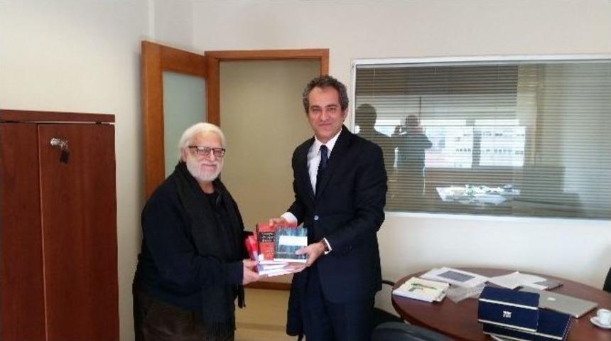 Rekt&ouml;r &Ouml;zer Portekiz&rsquo;de