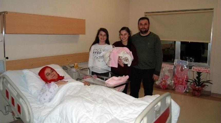 Babası Ve &Ccedil;ocukları Aynı G&uuml;nde Doğdu