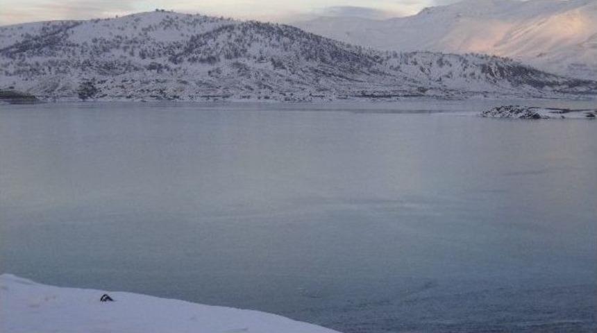 S&uuml;rg&uuml; Baraj G&ouml;leti Buz Tuttu