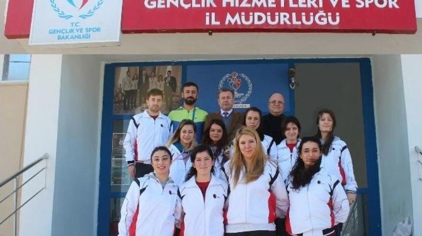 Bayan Voleybolculardan, M&uuml;d&uuml;r Sancar&rsquo;a Ziyaret