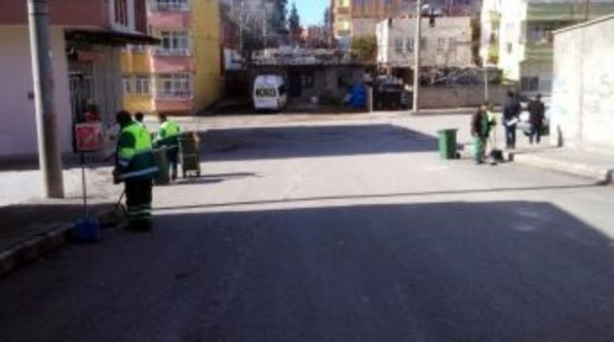 Belediye Ekiplerinin Hummalı Temizlik &Ccedil;alışması