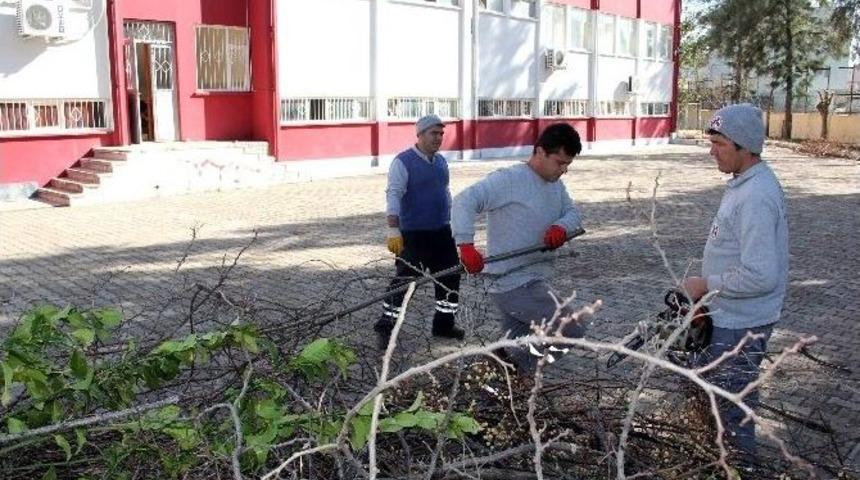 D&ouml;şemealtı&rsquo;nda Okullara Bakım