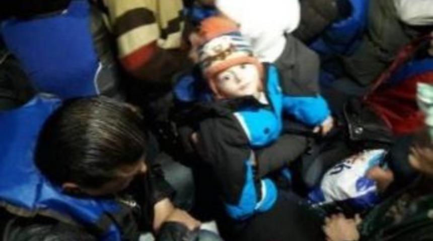 64 M&uuml;lteci Sahil G&uuml;venlik Ekipleri Tarafından Kurtarıldı