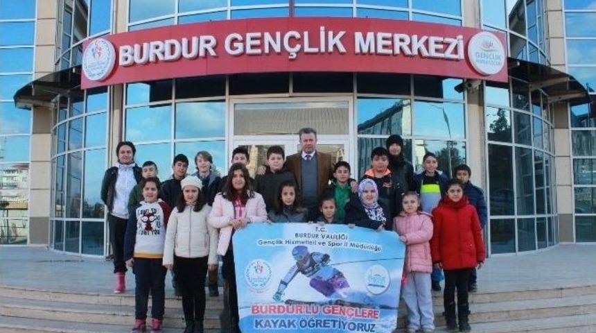 Burdurlu Gen&ccedil;ler, Kayak Yapmayı &Ouml;ğreniyor