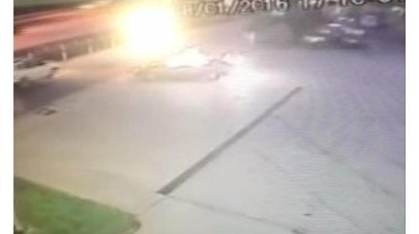 Sızan Gazı Fark Etmeyip Sigara Yakınca Otomobil Alev Topuna Döndü