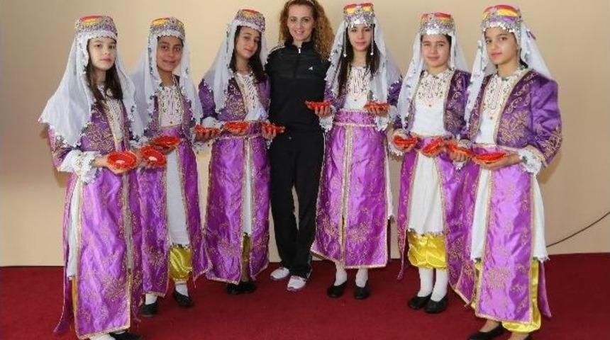 Y&uuml;reğir&rsquo;de &Uuml;cretsiz Halk Oyunları Kursları Devam Ediyor