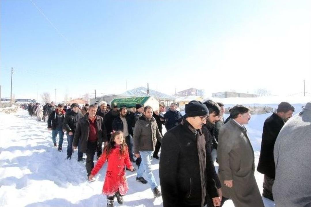 Asans&ouml;r Kazasında &Ouml;len &Uuml;&ccedil; İş&ccedil;i Toprağa Verildi