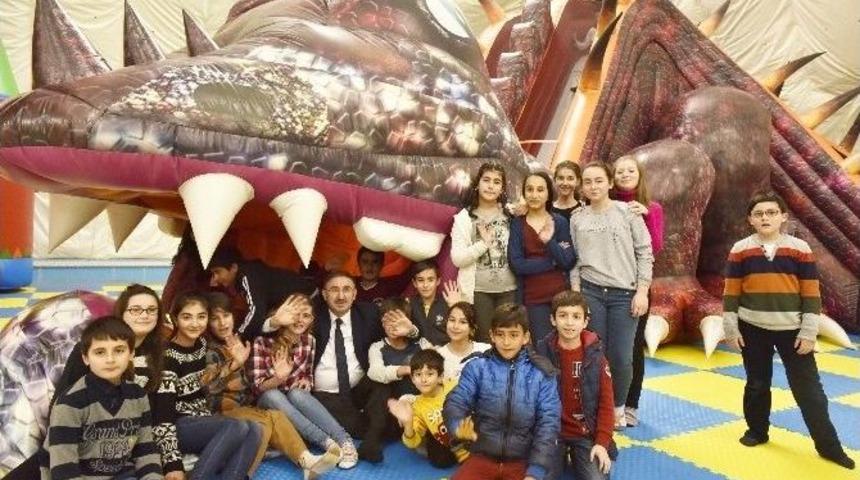 Belediye&rsquo;den &Ouml;ğrencilere Takdir Hediyesi