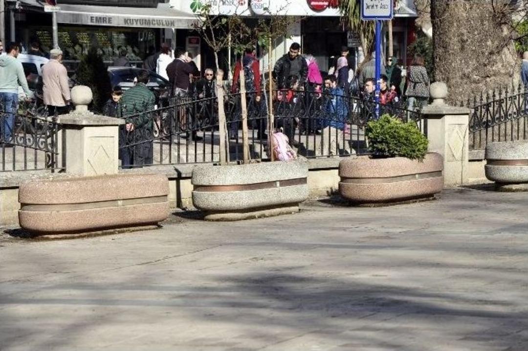 Tarihi Camide Ş&uuml;pheli Paket Paniği