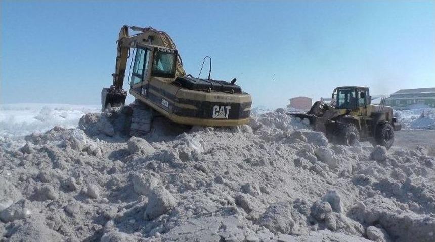 Muş&rsquo;ta Kar Tepeleri Oluştu