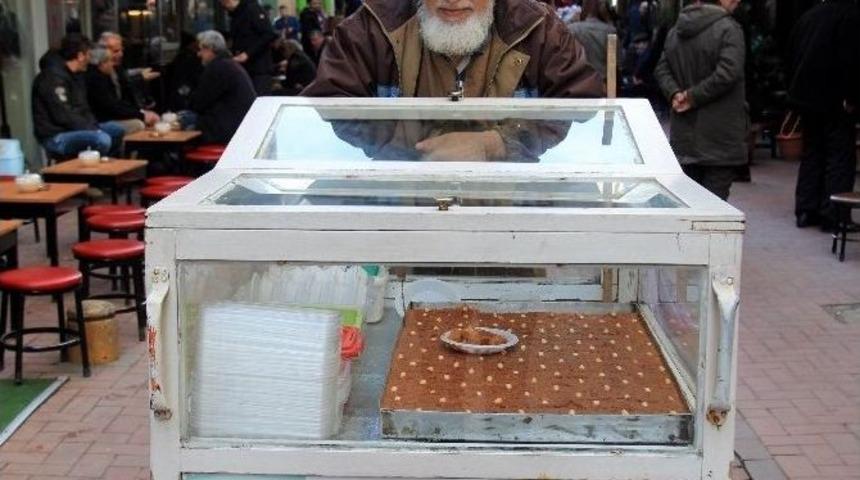 46 Senedir Seyyar Tatlıcılık Yapıyor