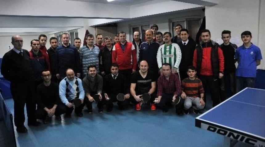 Belediye Personeli Masa Tenisiyle Stres Atıyor