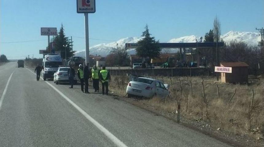 Malatya-adıyaman Karayolunda Kaza: 3 Yaralı