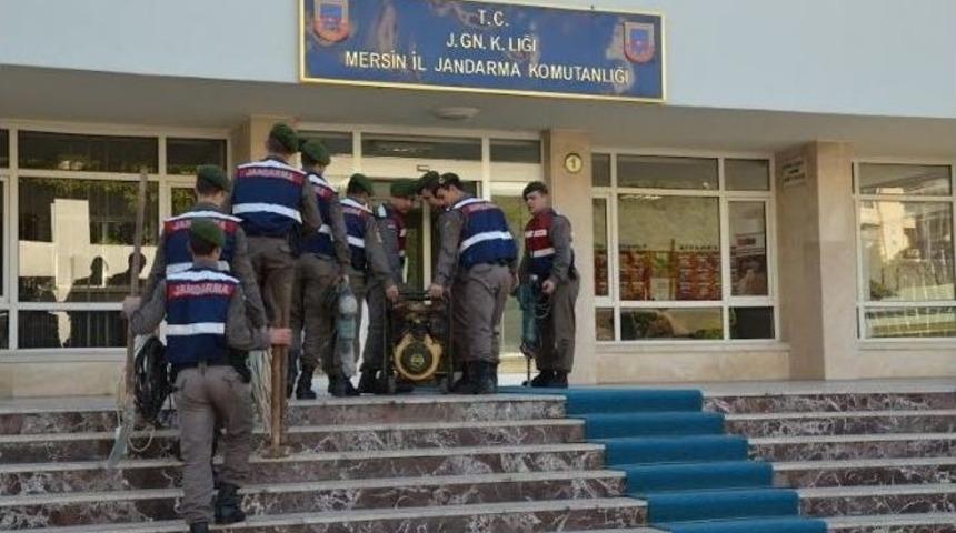 Mersin&rsquo;de Ka&ccedil;ak Kazı Yapanlara Jandarmadan Su&ccedil;&uuml;st&uuml;