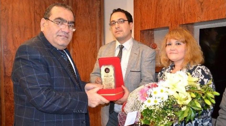 Engellilerden Kaymakam Okur&rsquo;a Teşekk&uuml;r Plaketi