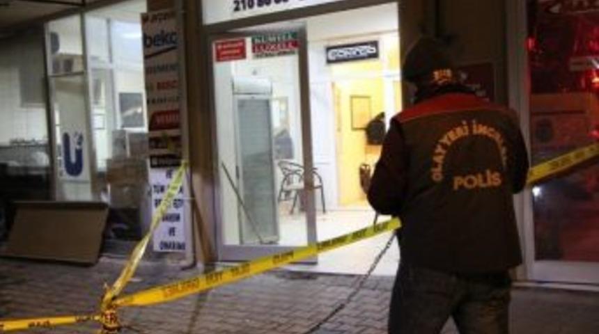 Makasla Bileklerini Keserek İntihara Kalkıştı