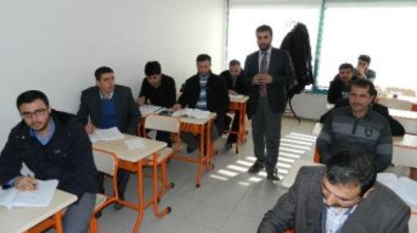 İl&ccedil;e M&uuml;ft&uuml;s&uuml;nden G&ouml;n&uuml;ll&uuml; Arap&ccedil;a Kursu