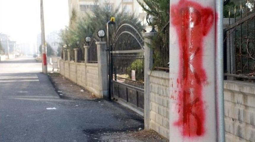 Elektrik Direklerine &rsquo;pkk, Hpg&rsquo; Yazdılar