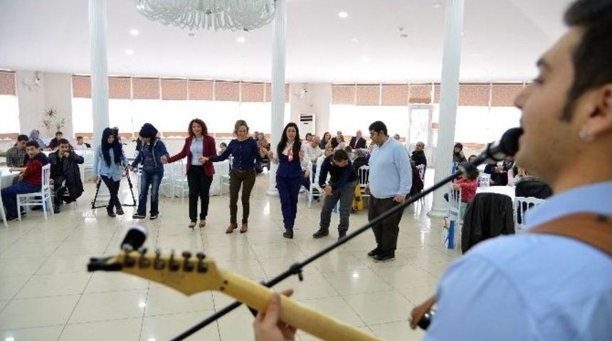 Engelli Ve Yaşlılar Hep Birlikte Eğlendi