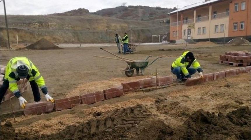 Tavşanlı&rsquo;da D&uuml;ğ&uuml;n Salonu Bah&ccedil;esinde D&uuml;zenleme &Ccedil;alışmaları