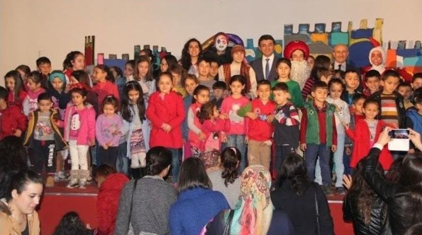 &rsquo;keloğlan Ve Masal Hırsızı&rsquo; Oyununa B&uuml;y&uuml;k Alkış