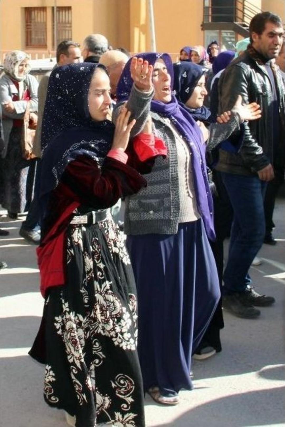 Kazada &Ouml;len 6 Kişi Şanlıurfa&rsquo;da Defnedildi