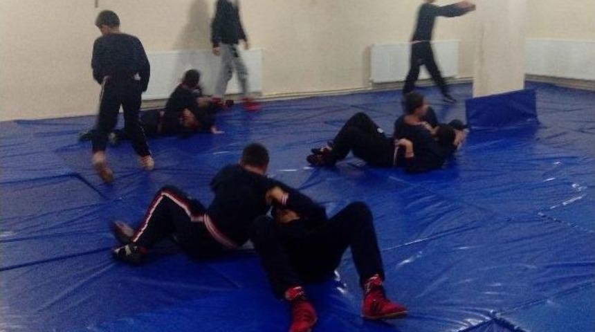 Kaymakam Yılmaz&rsquo;dan Sporculara Moral Ziyareti