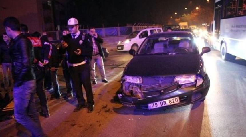 Motosiklet İle Otomobil &Ccedil;arpıştı: 2 Yaralı