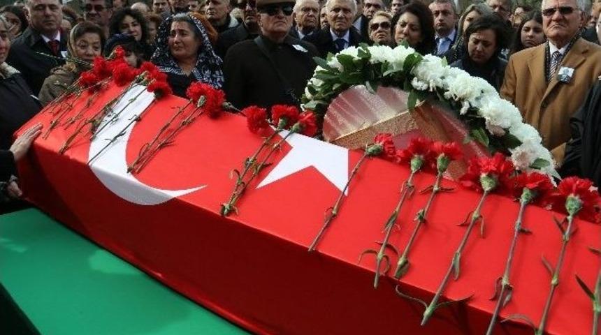 İş Adamı Arıkan İ&ccedil;in Sahibi Olduğu Okulda T&ouml;ren