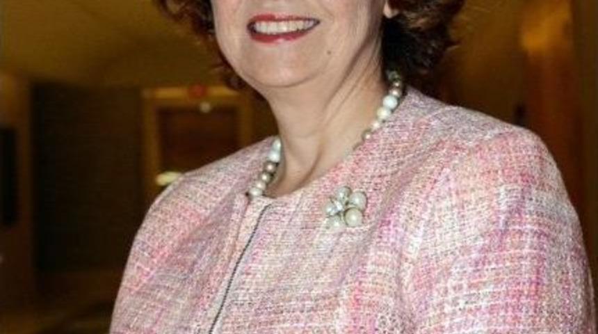 D&uuml;z Paket Sı̇gara T&uuml;ketı̇mı̇nı̇ Ve Cazı̇besı̇nı̇ Azaltıyor